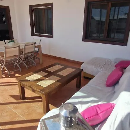 Baroli Amplia Piscina Privada Climatizada Playa Blanca (Lanzarote)